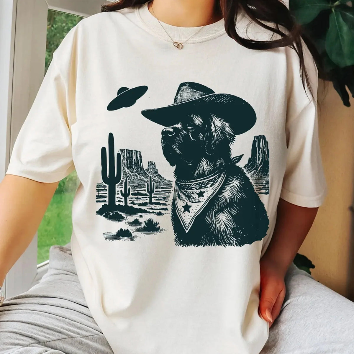Vintage Leonberger UFO Shirt – Western Cowboy Leonberger Tee, Retro Alien Dog T-Shirt, Perfect Gift for Big Dog Mom, Dad &amp; Dog Lovers