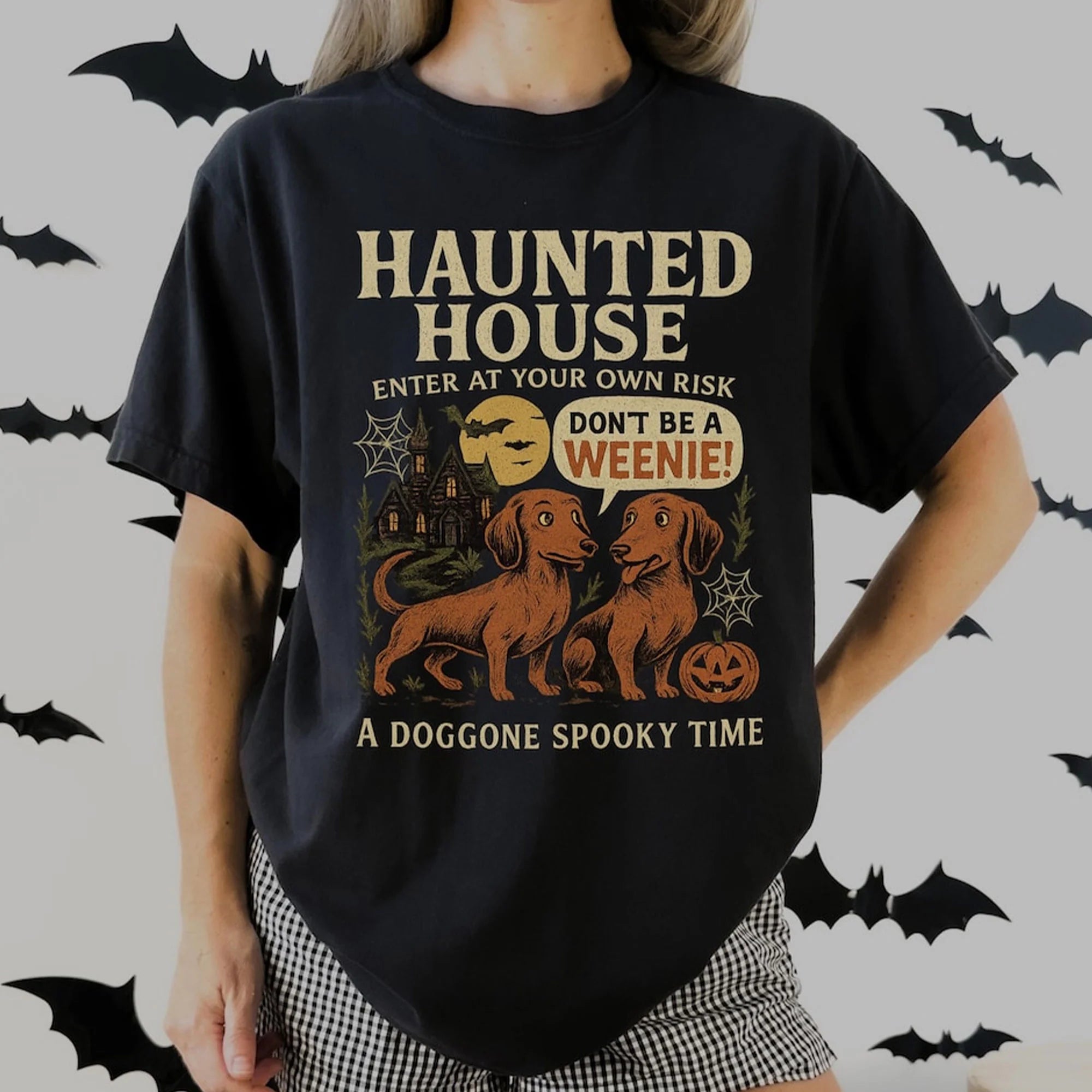 Vintage Haunted House Halloween Spooky Dachshund Comfortcolors T-Shirt Weiner Dog Gifts Wiener Dog Tee Doxie Mom Tshirt Weenie Dog Gift