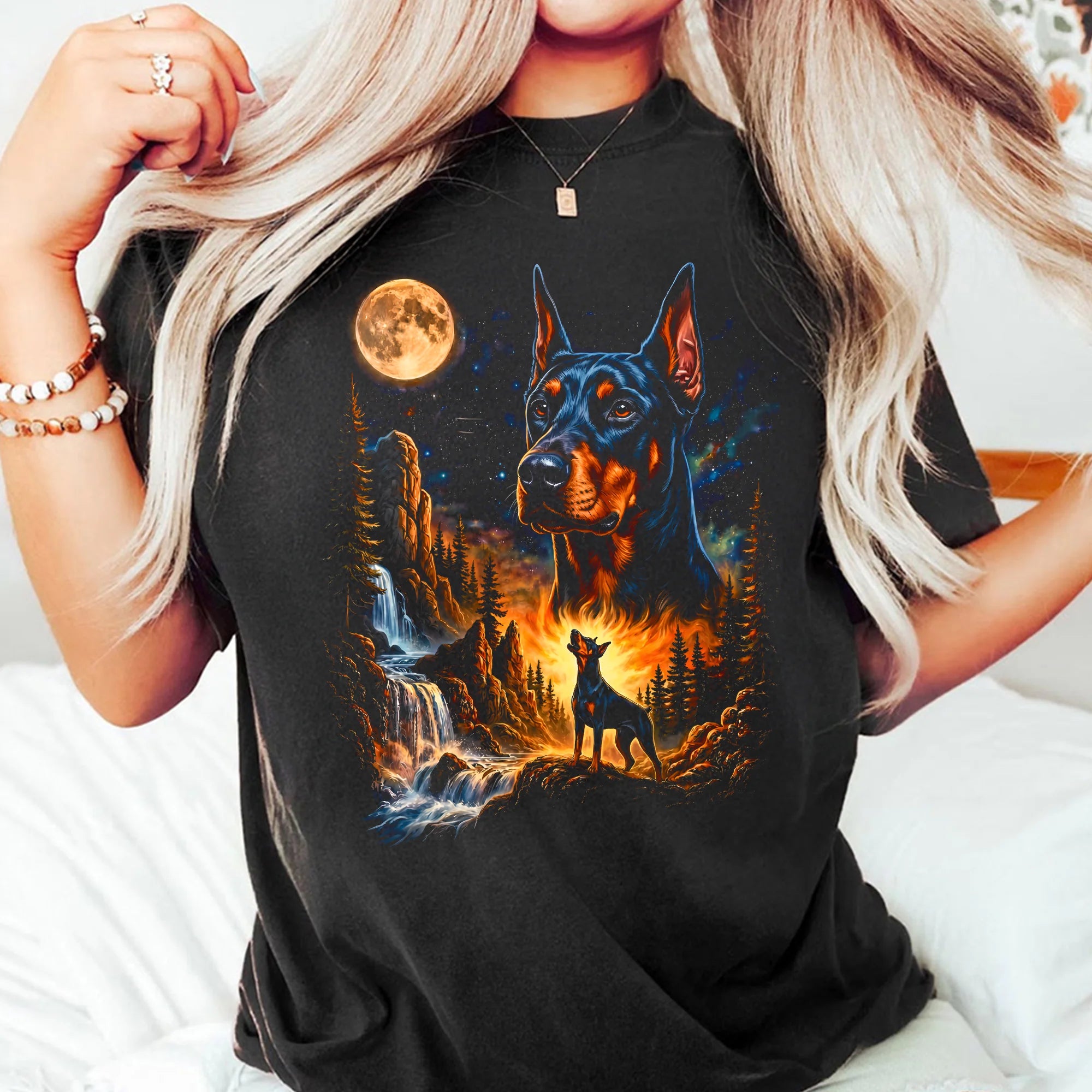 Doberman Howling Moon Retro Dog T-Shirt Gift Lover Tee