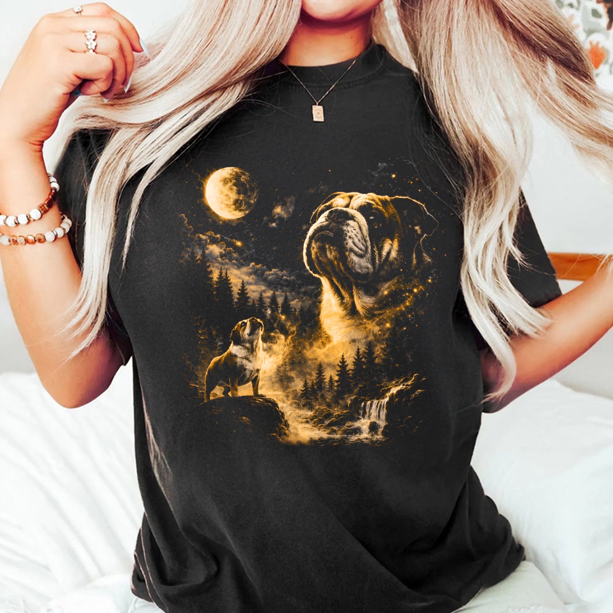 Comfort Colors Bulldog Howling Moon T-Shirt Vintage Retro Animal Tee