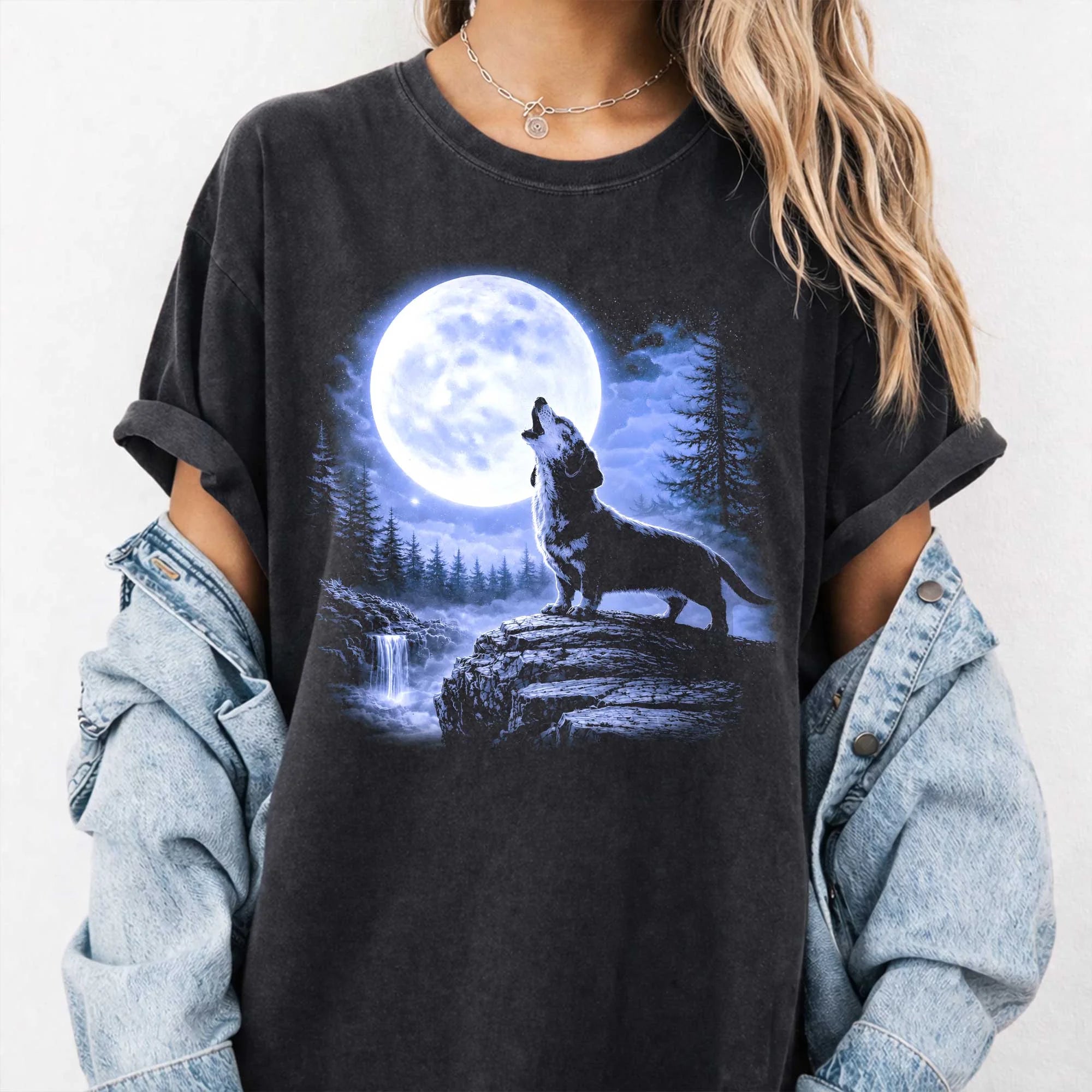 Dachshund Howling Moon Shirt, Retro Wiener Dog Graphic Tee Gift