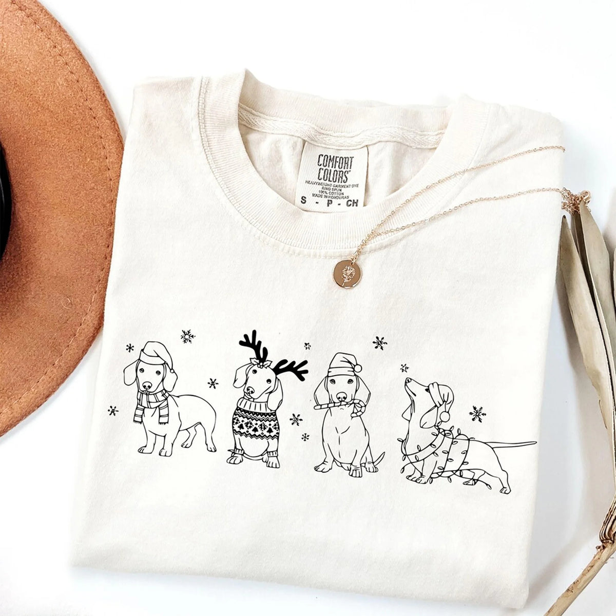 Dachshund Christmas Shirt: Weenie Wonderland Doxie Mom Tee